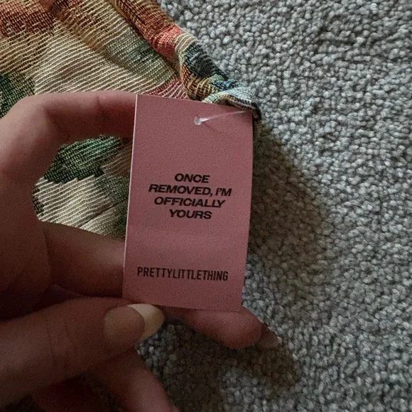 PrettyLittleThing Floral Mini Dress - Picture 4 of 4